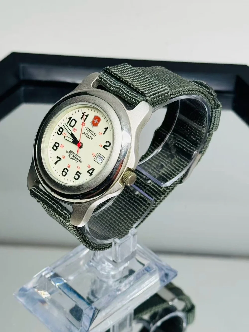 Vintage Swiss Army Men’s Watch Quartz White Dial Date 40mm New Battery Runs